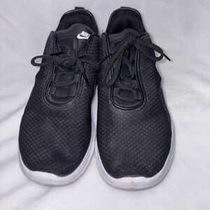 Nike Men's Black and White Sneakers